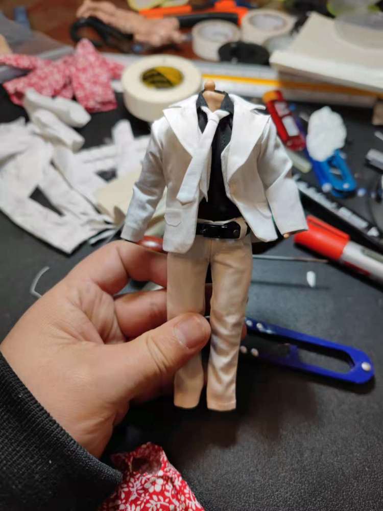 Vtoys zero white Kingpinn suit 1:12
