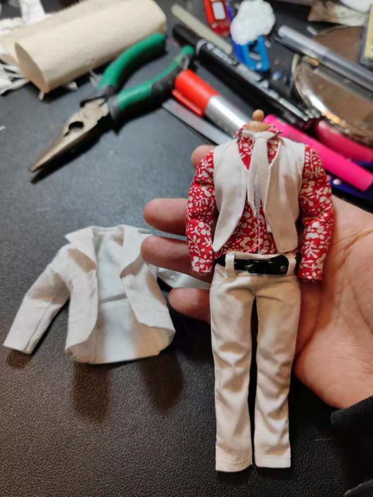 Vtoys zero white Kingpinn suit 1:12