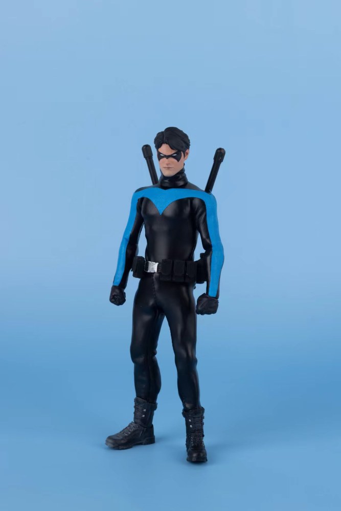 Nightwing suit/headsculpt/ Toy weapons/belt 1:12