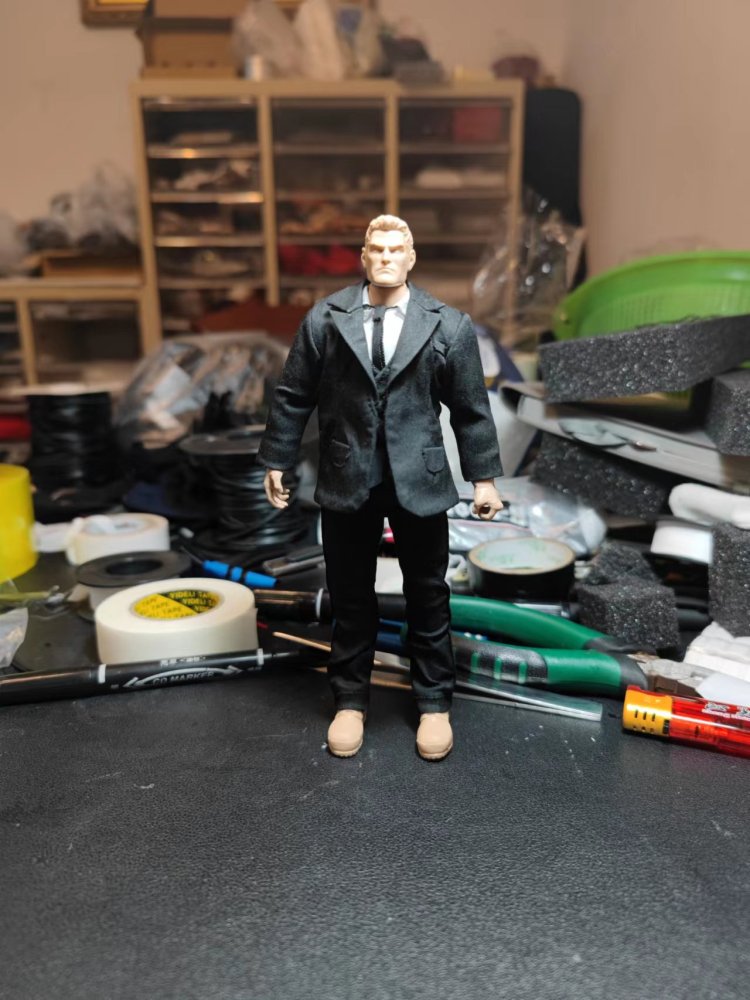 GW black suit 1:12