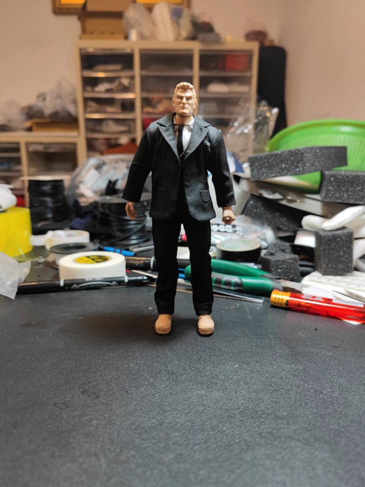 GW black suit 1:12