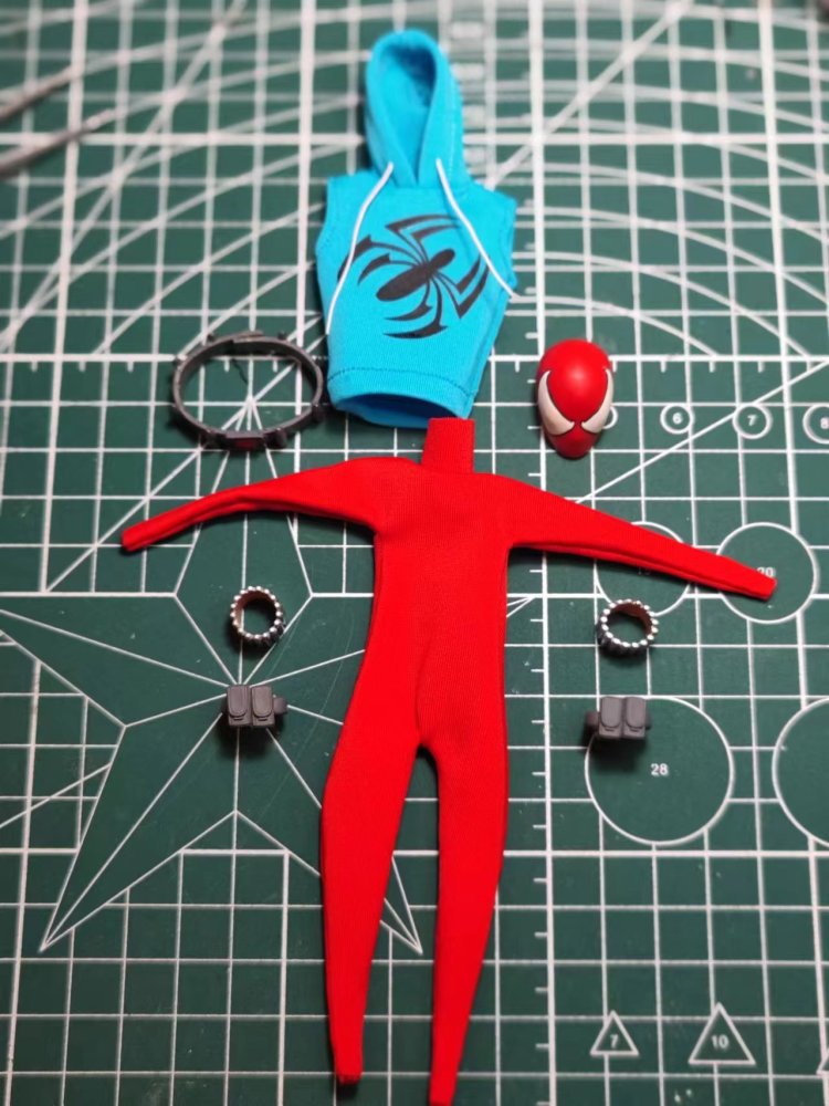 ml mezcoo Scarlet spiderr suit/toy accessories  1：12
