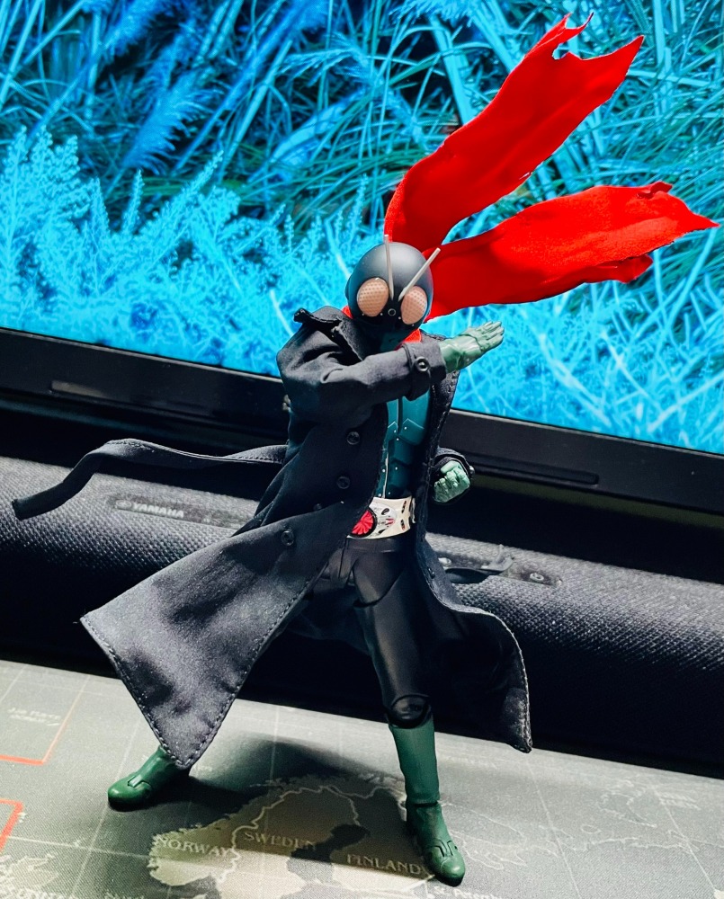 shf Mask Warrior Black trench coat+Red scarf 1：12