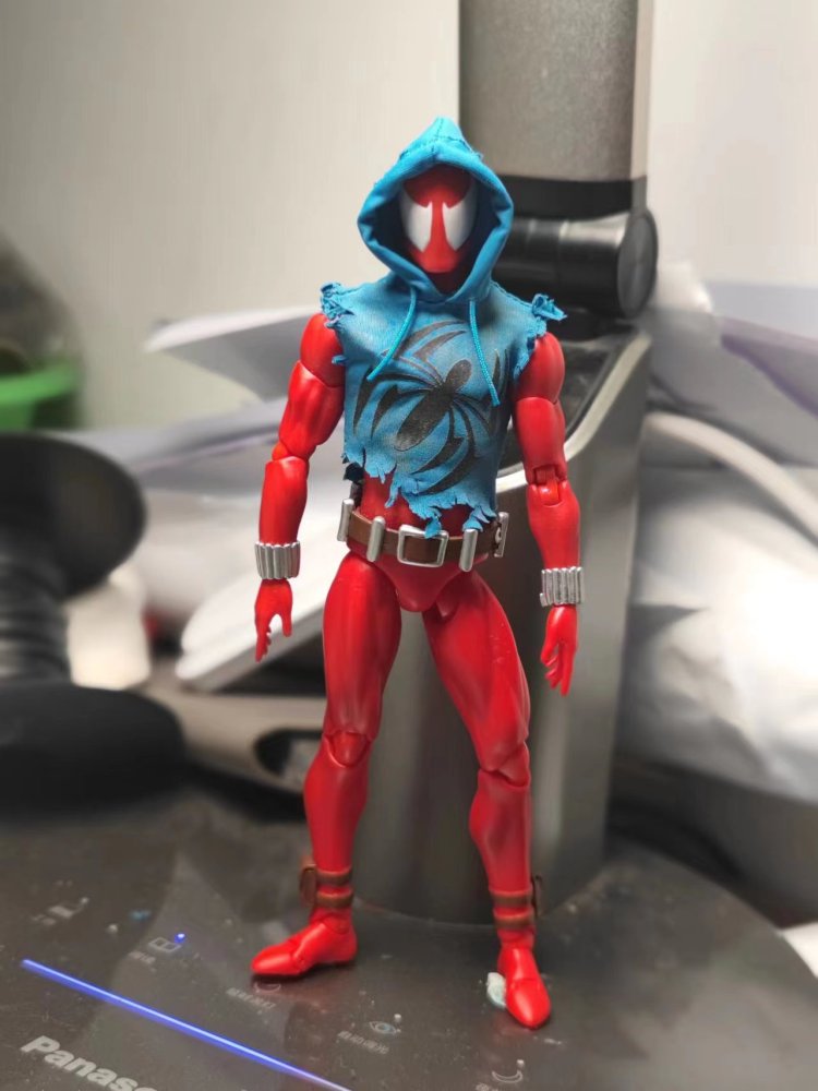 ML/Mafex Scarlet spiderr hoodie( Normal version or damaged version）1：12