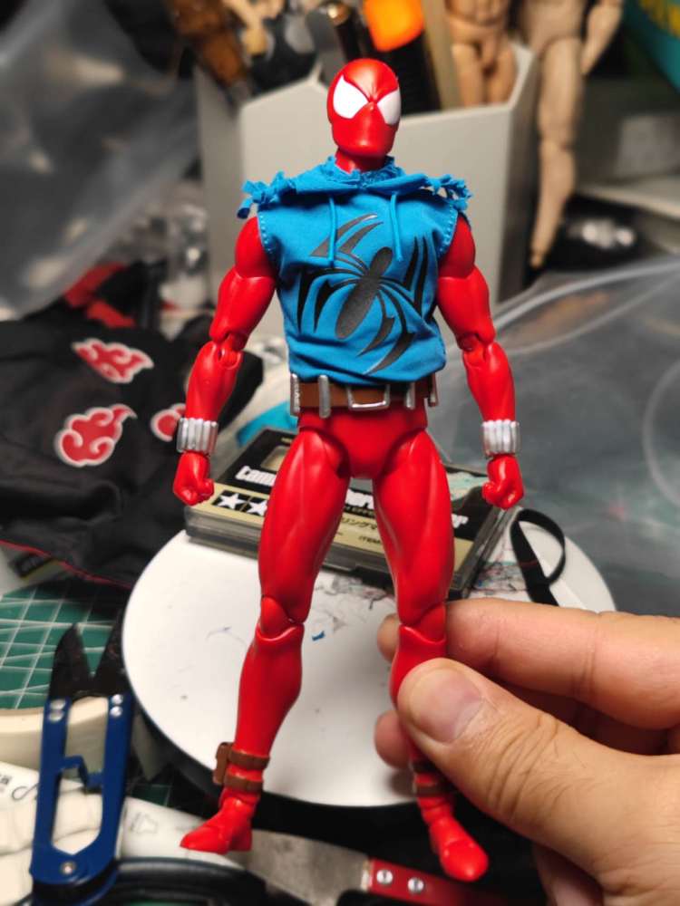 ML/Mafex Scarlet spiderr hoodie( Normal version or damaged version）1：12