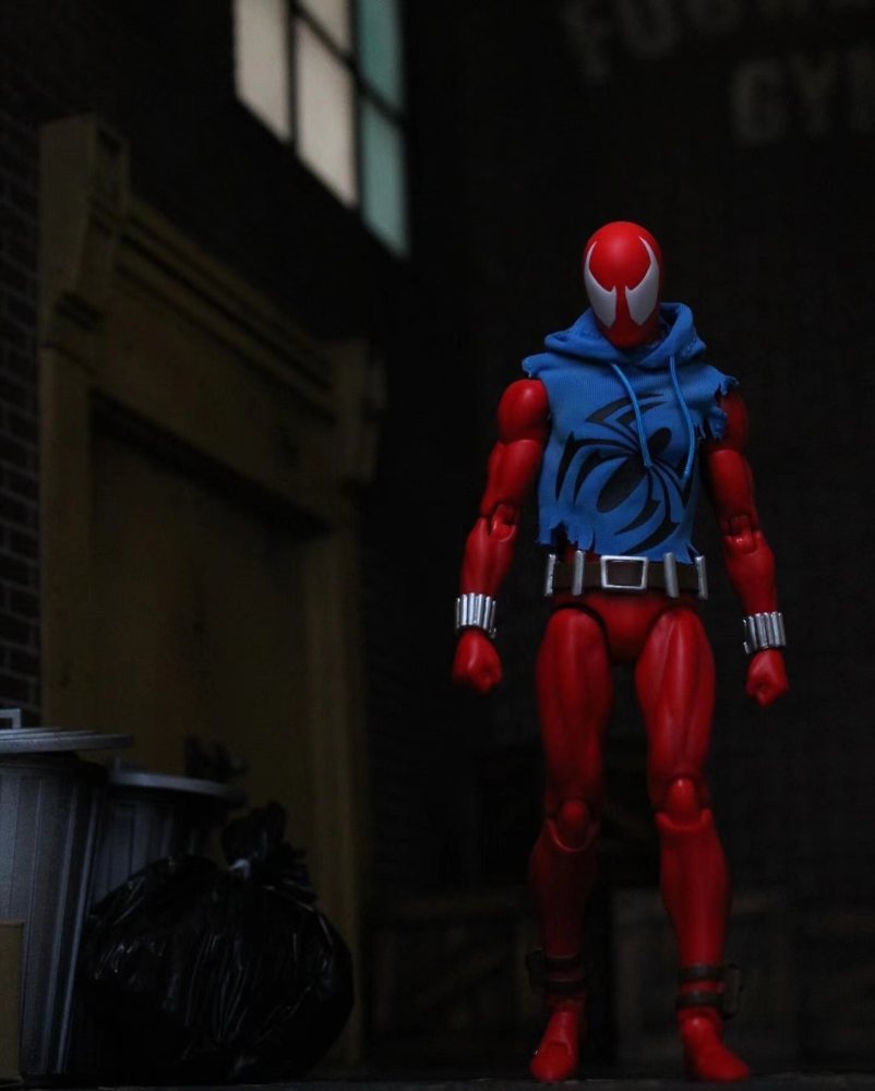 ML/Mafex Scarlet spiderr hoodie( Normal version or damaged version）1：12