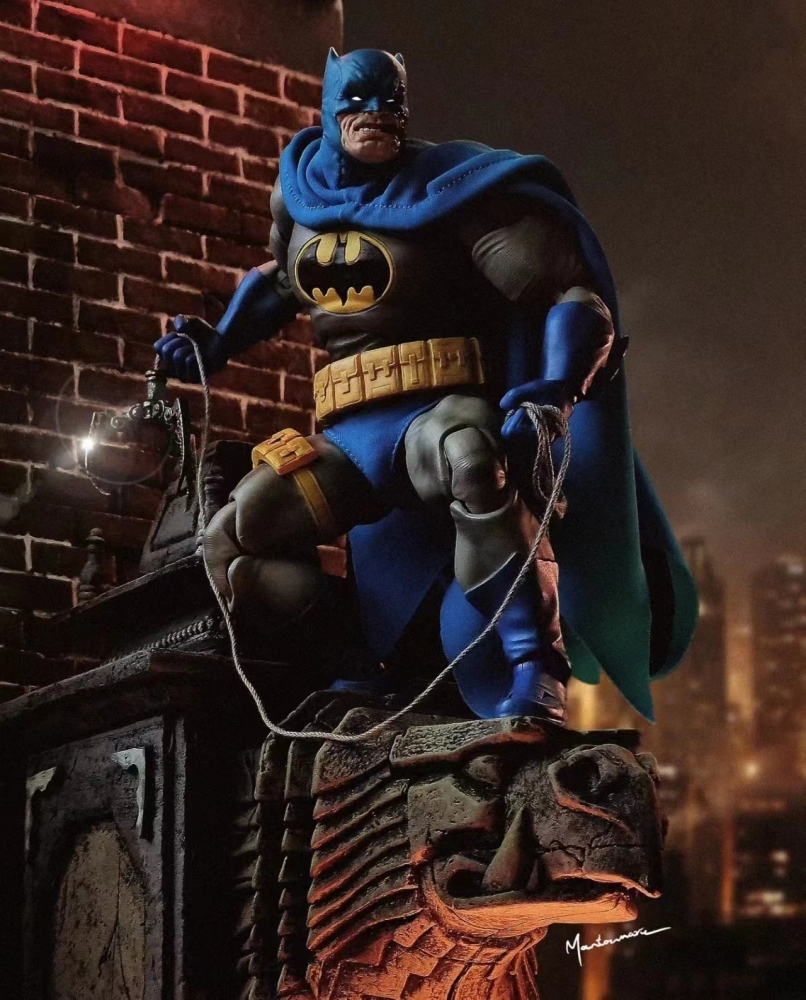 MAFEX Batmann Cape + Shorts 1/12