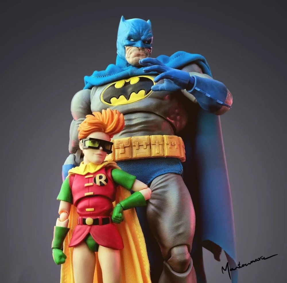 MAFEX Batmann Cape + Shorts 1/12