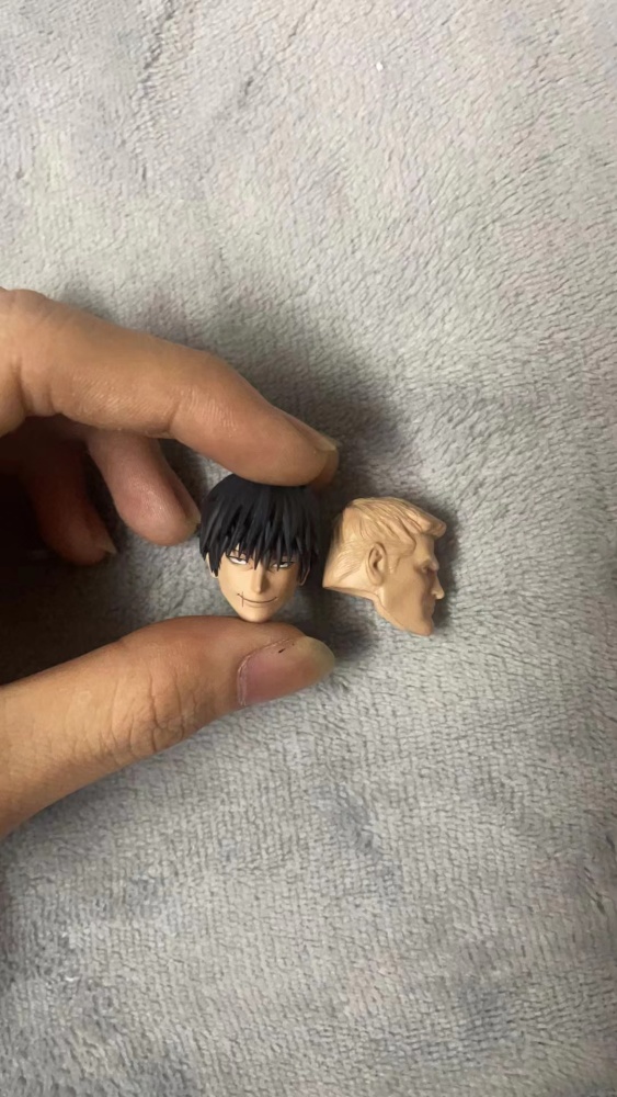 ToNI headsculpt /shoes/Toy weapon/Toy worm 1:12