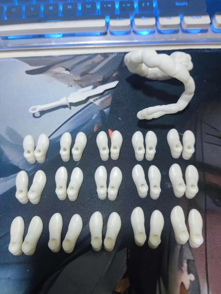 ToNI headsculpt /shoes/Toy weapon/Toy worm 1:12