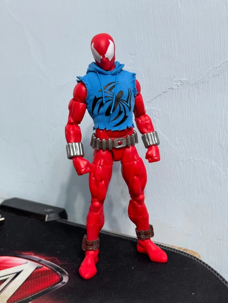 ML/Mafex Scarlet spiderr hoodie( Normal version or damaged version）1：12