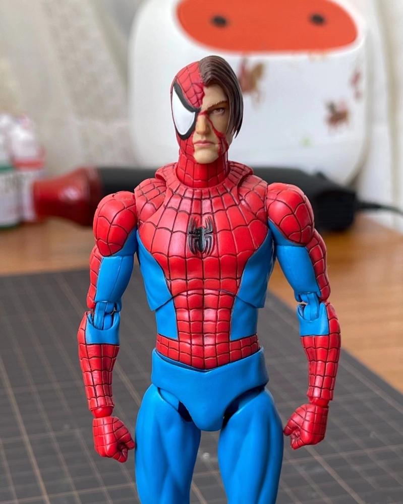 Spiderman's Real Head (Combat damaged version Peter Parkel) headsculpt 1:12