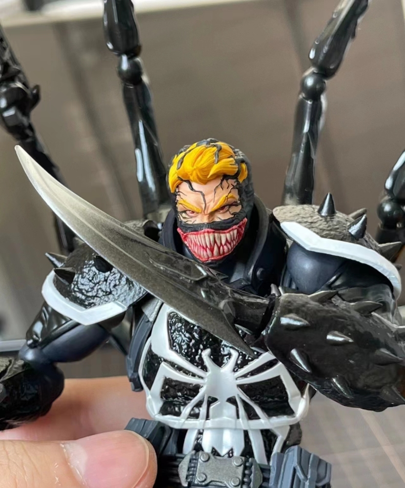 KAIYODO Amazing Yamaguchi/Mafex  Agent Venom headsculpt 1:12