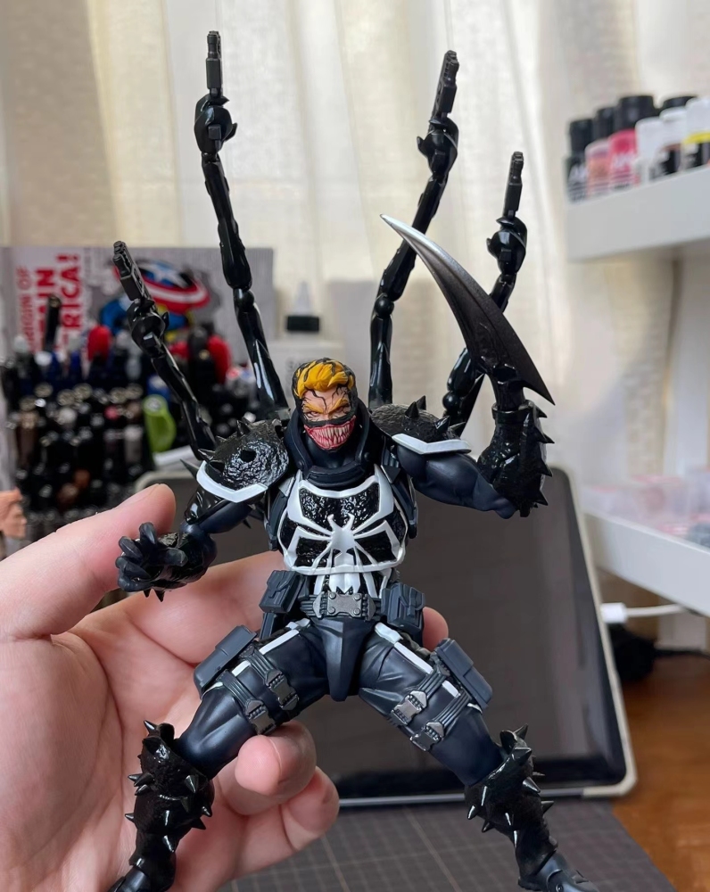 KAIYODO Amazing Yamaguchi/Mafex  Agent Venom headsculpt 1:12