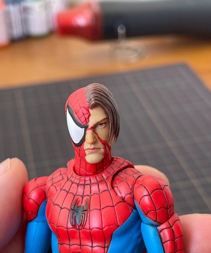 Spiderman's Real Head (Combat damaged version Peter Parkel) headsculpt 1:12