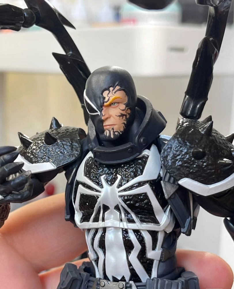 KAIYODO Amazing Yamaguchi/Mafex  Agent Venom headsculpt 1:12
