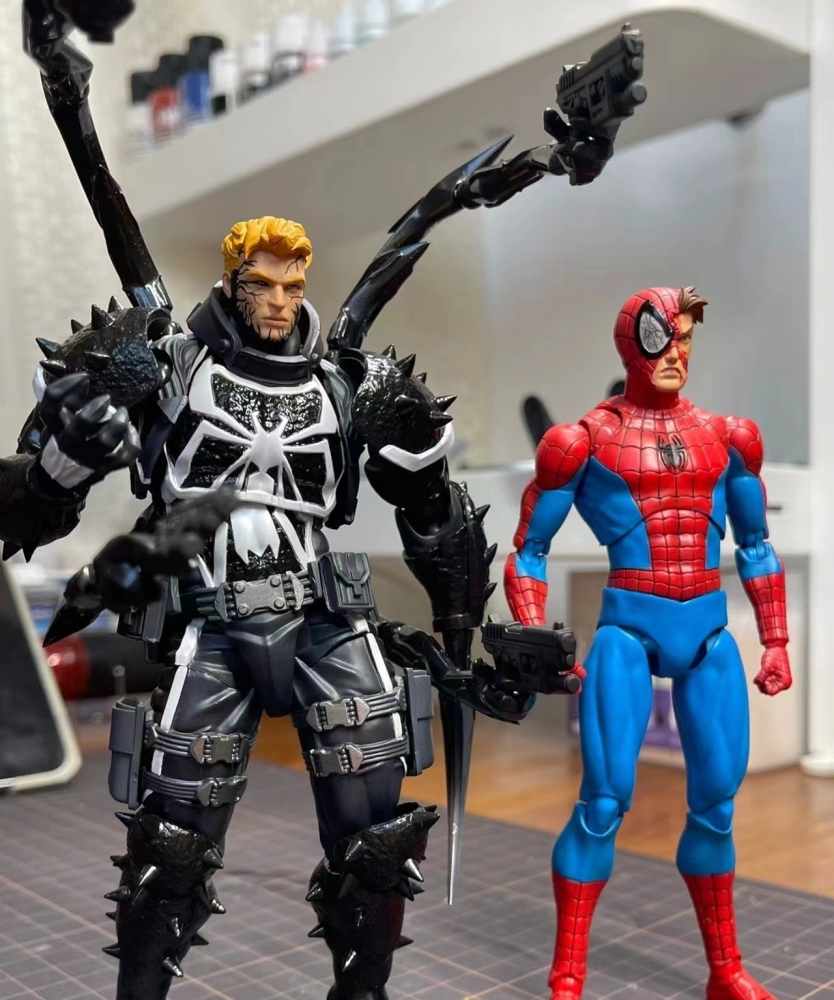 KAIYODO Amazing Yamaguchi/Mafex  Agent Venom headsculpt 1:12