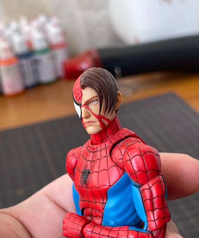 Spiderman's Real Head (Combat damaged version Peter Parkel) headsculpt 1:12