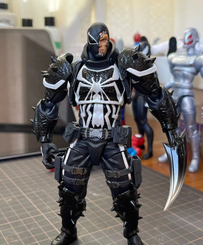 KAIYODO Amazing Yamaguchi/Mafex  Agent Venom headsculpt 1:12