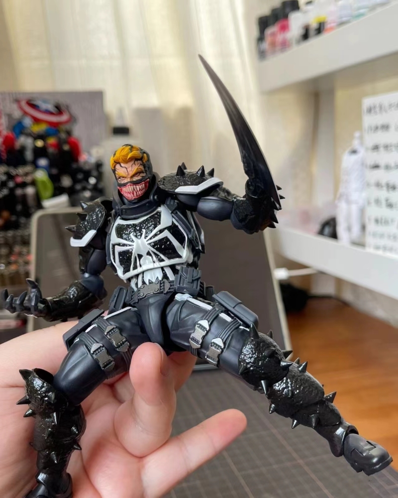 KAIYODO Amazing Yamaguchi/Mafex  Agent Venom headsculpt 1:12