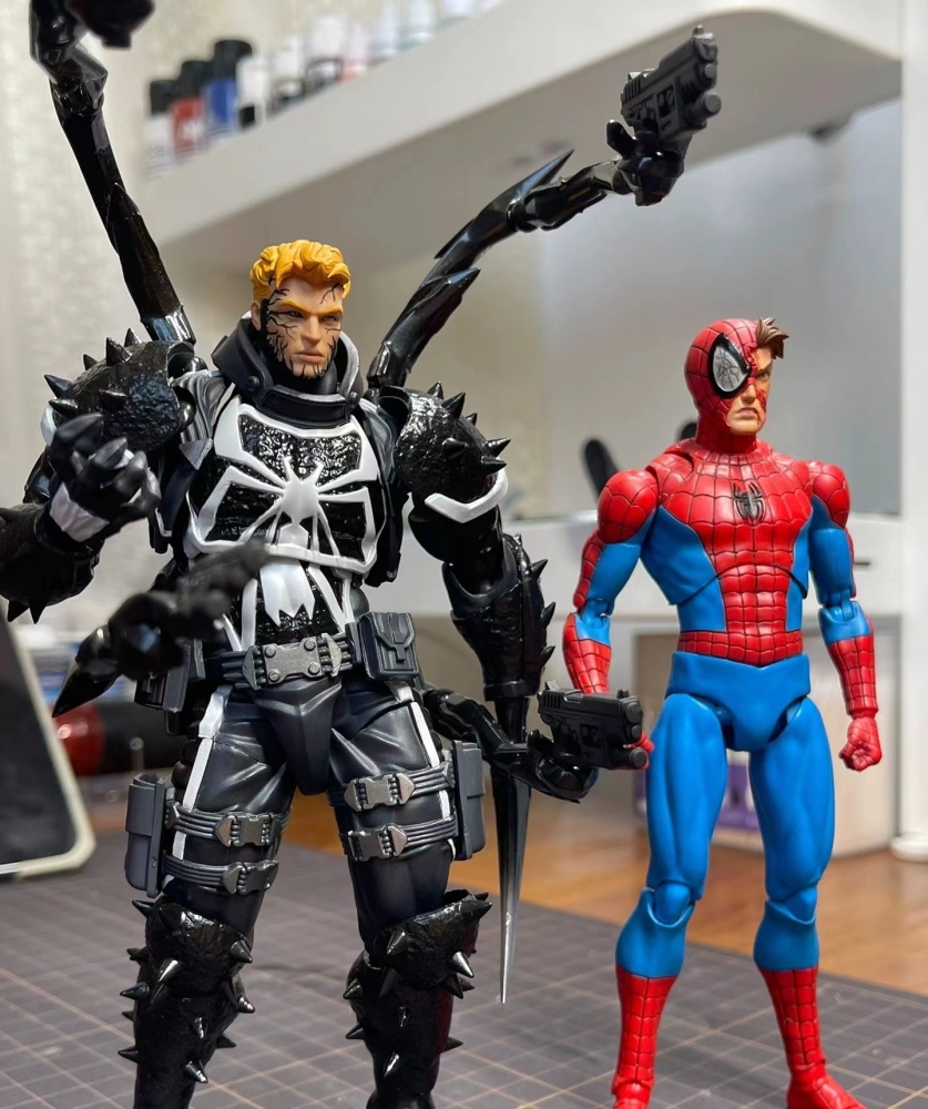 Spiderman's Real Head (War blood) headsculpt 1:12