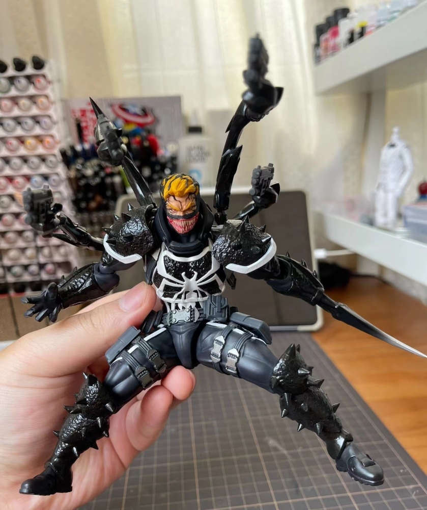 KAIYODO Amazing Yamaguchi/Mafex  Agent Venom headsculpt 1:12