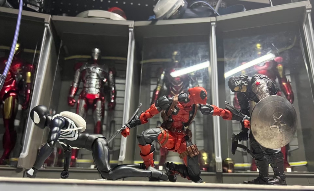 KAIYODO Amazing Yamaguchi  Deadpool 2.0 (Wolverine accessories) 1：12