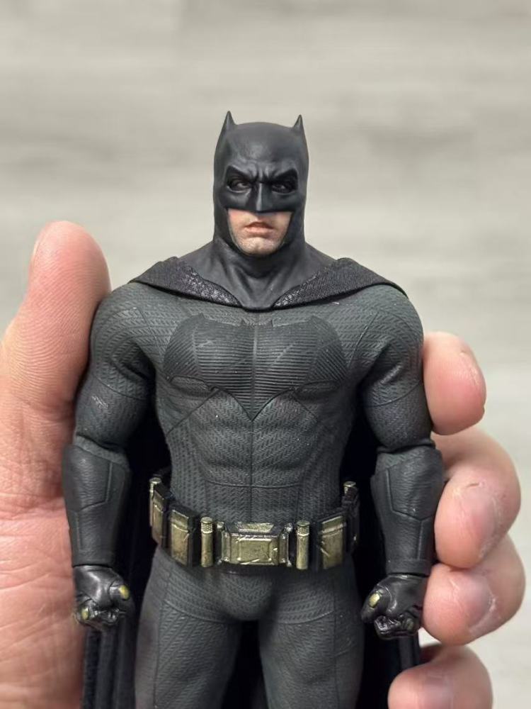 Mezco Bvs batman (fine paint) headsculpt 1:12