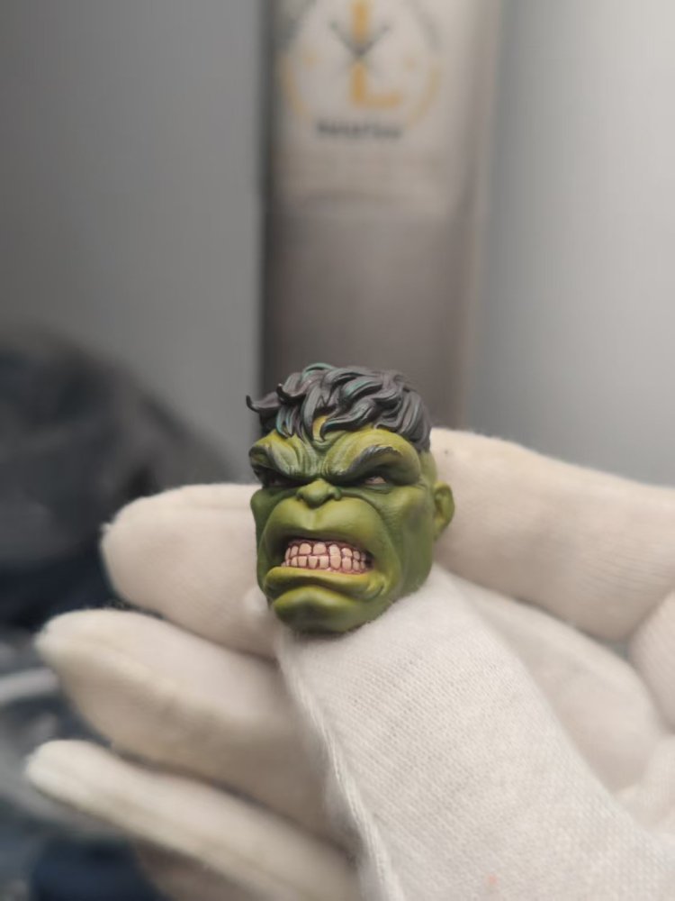 Hulk's grinning expression headsculpt 1:12