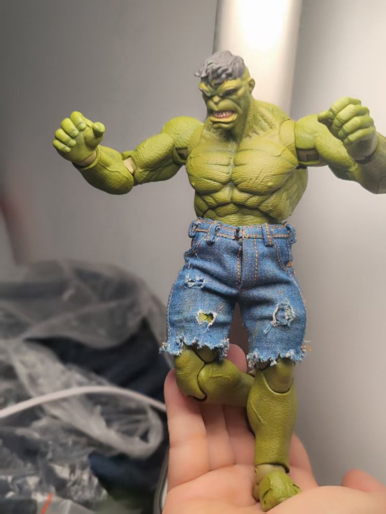Hulk's grinning expression headsculpt 1:12