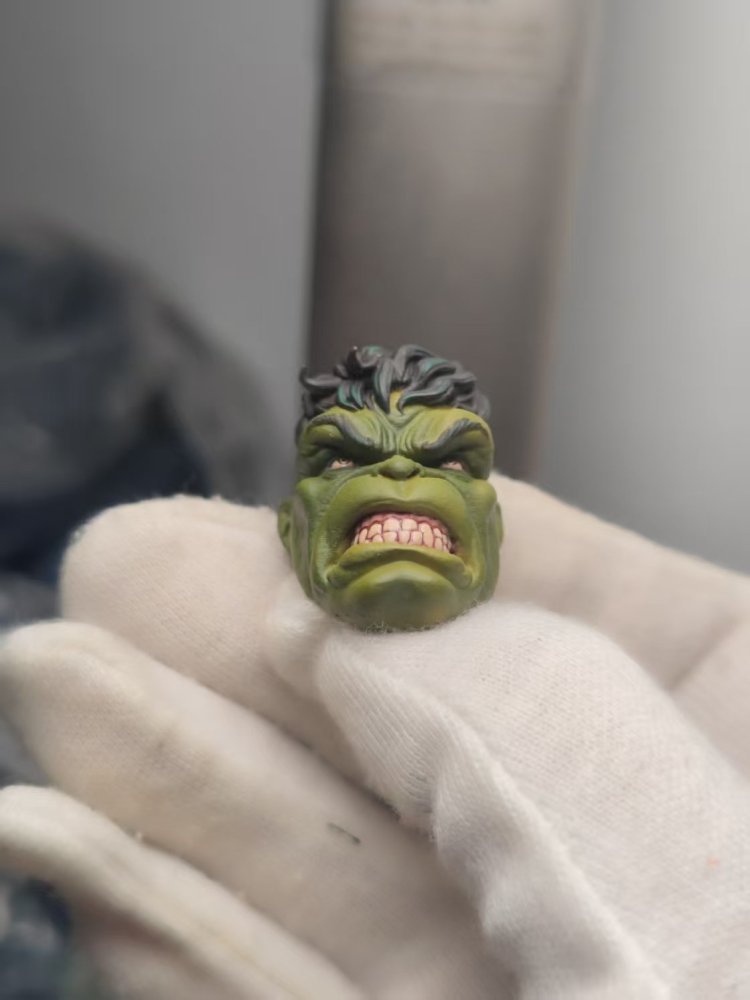 Hulk's grinning expression headsculpt 1:12