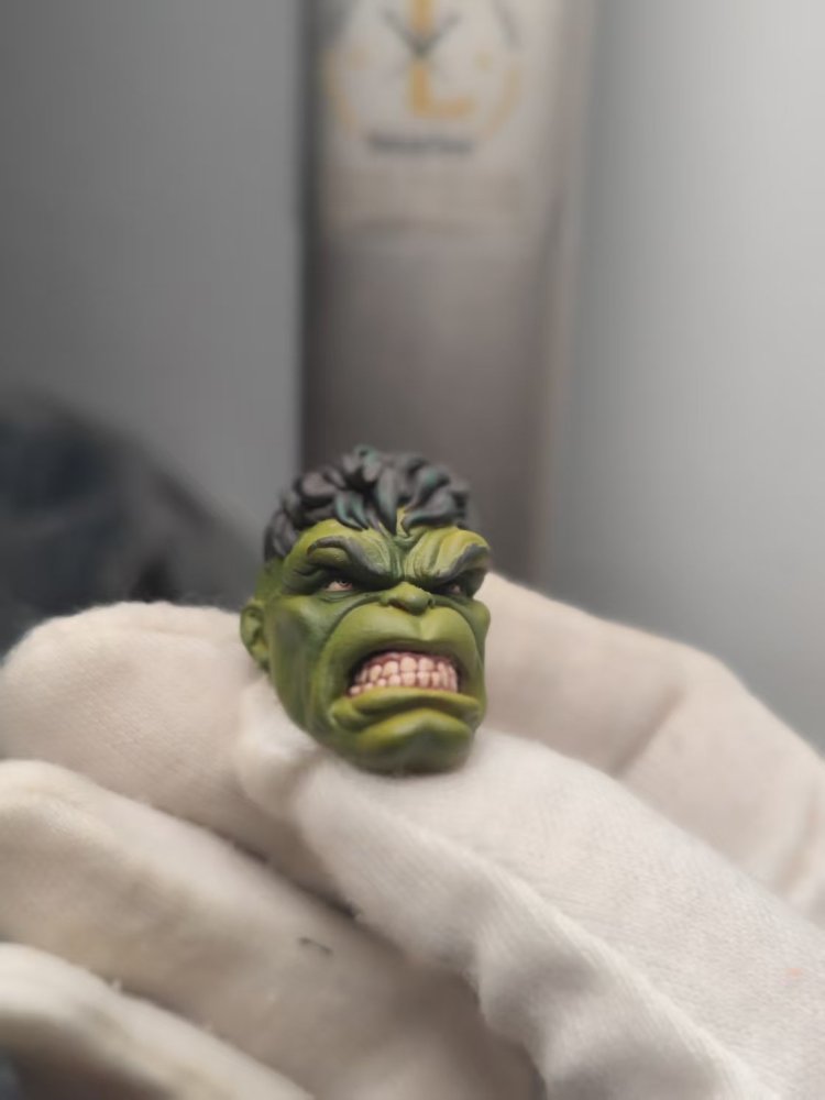 Hulk's grinning expression headsculpt 1:12
