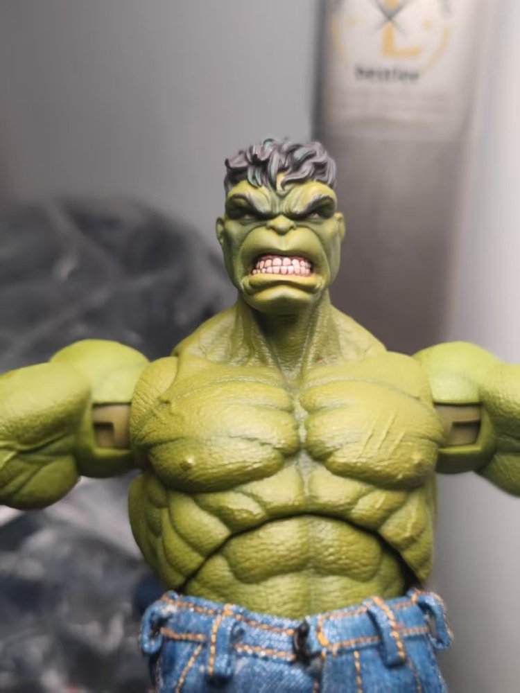 Hulk's grinning expression headsculpt 1:12