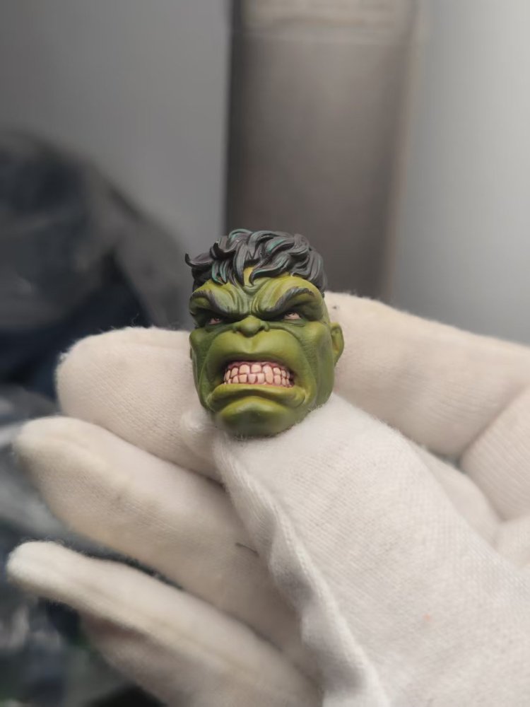 Hulk's grinning expression headsculpt 1:12