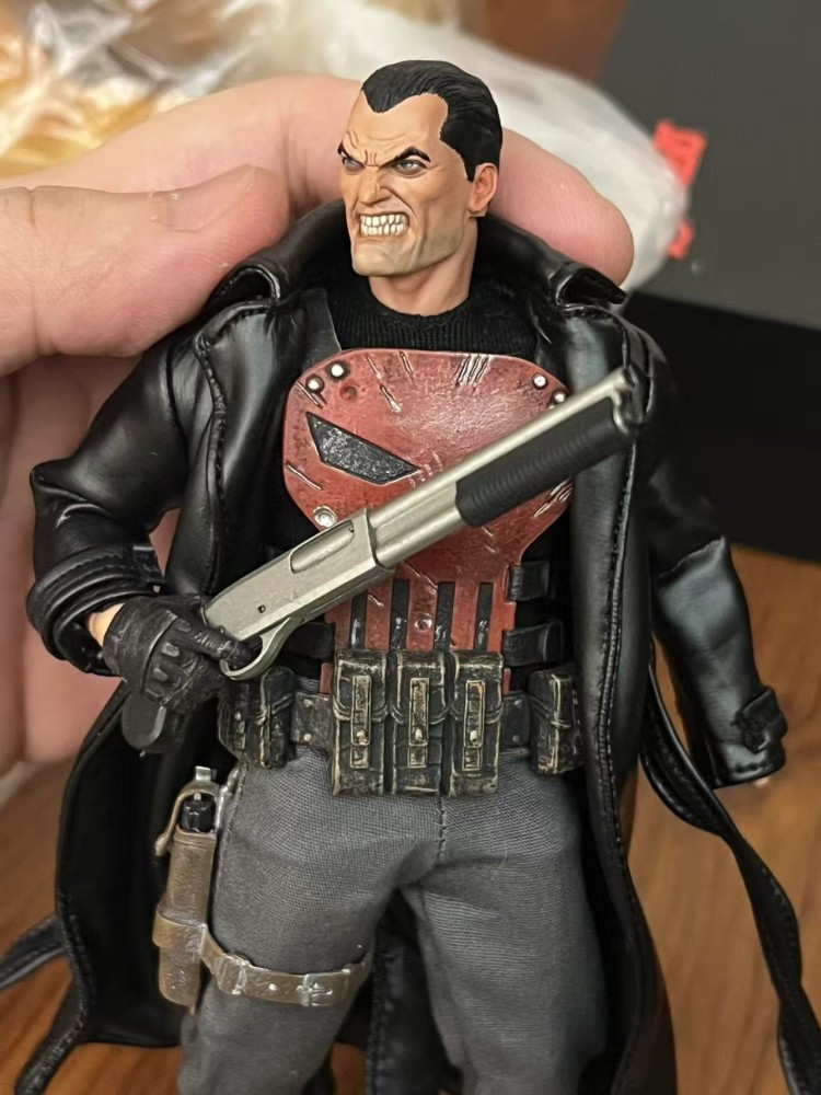 Mezco punisher Black leather trench coat 1/12 (the leather won't tear)