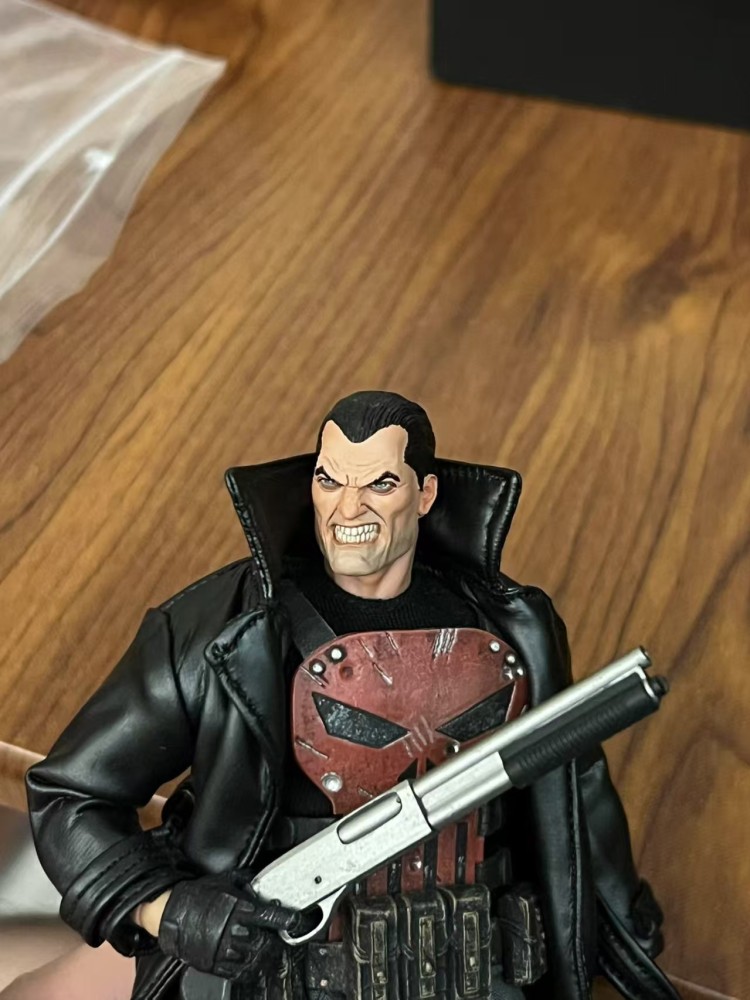 Mezco punisher Black leather trench coat 1/12 (the leather won't tear)