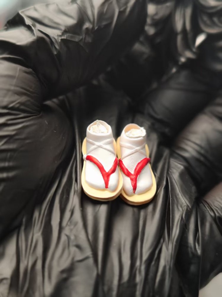 Vtoys YoriiQI headsculpt/shoes 1:12