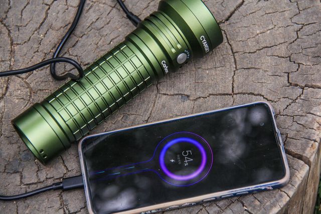 2000 Lumens No Dimming No Overheating LiFePO4 Rechargeable Searching Flashlight Carbon