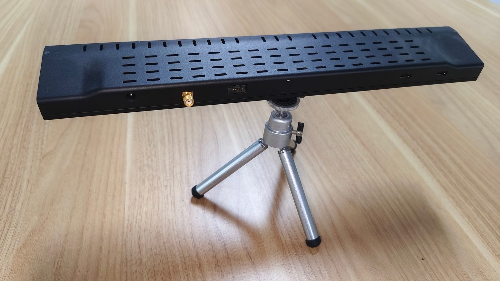 Five-camera synchronized AI vision system — front view with five camera modules in a fanless aluminum enclosure (EyeCloud AI multi-camera ODM case study)