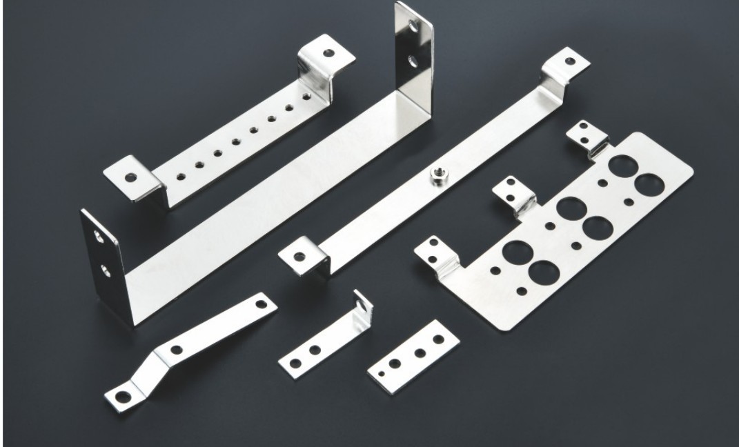 Rigid busbars in custom shapes