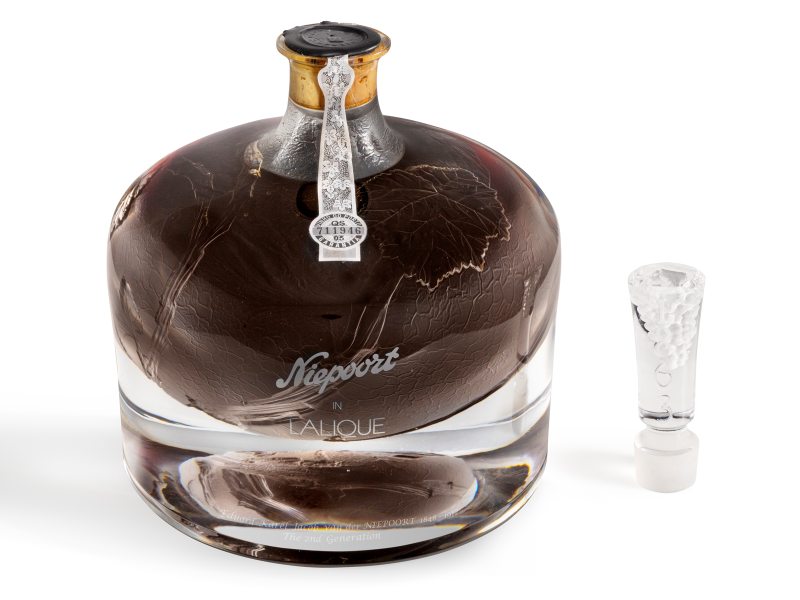 156-Year-Old Port In Lalique Crystal Decanter Sets World Record at Auction